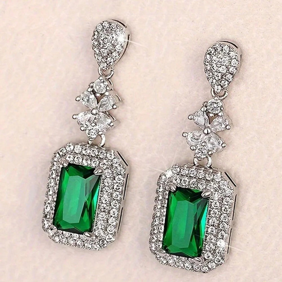 Women's Sparkling Exquisite Luxury Square Green Cubic Zirconia earrings - Picture 3 of 8